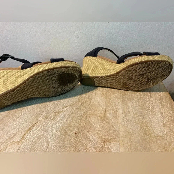Toms size 8 wedge, strappy sandals in black - Picture 5 of 5